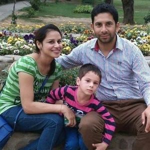 Meet your Posher, Mona